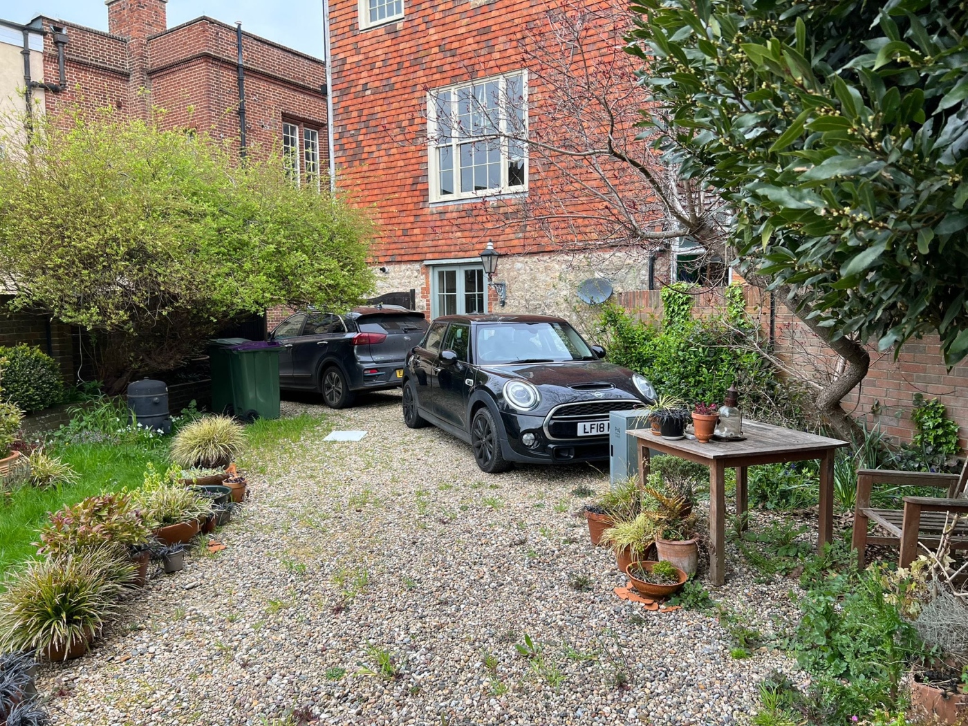 Garden design in Hythe